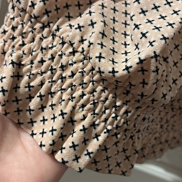 Adrianna Papell EUC Halter Peachy Cream Cross Design Blouse size L - Picture 4 of 6